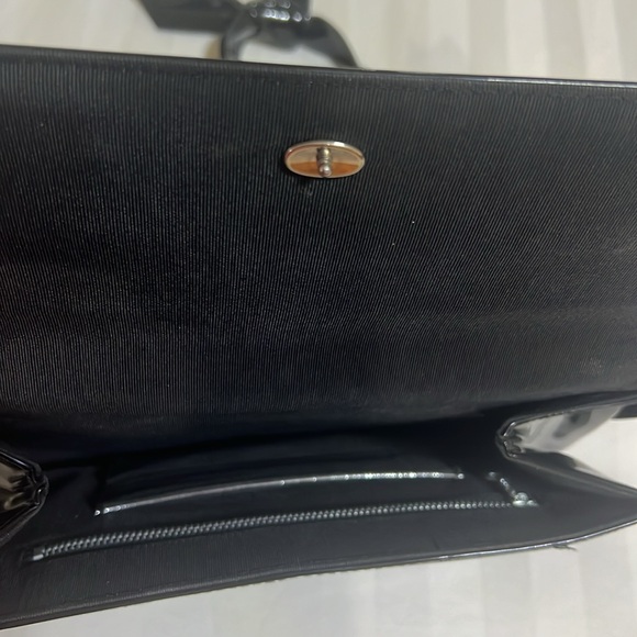 Vintage CROWN LEWIS black patent leather bag with silver accents bow and strap - Picture 13 of 13